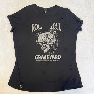 Torrid Rock and Roll‎ Graveyard Distressed Edgy Short Sleeve Concert T-Shirt 2X